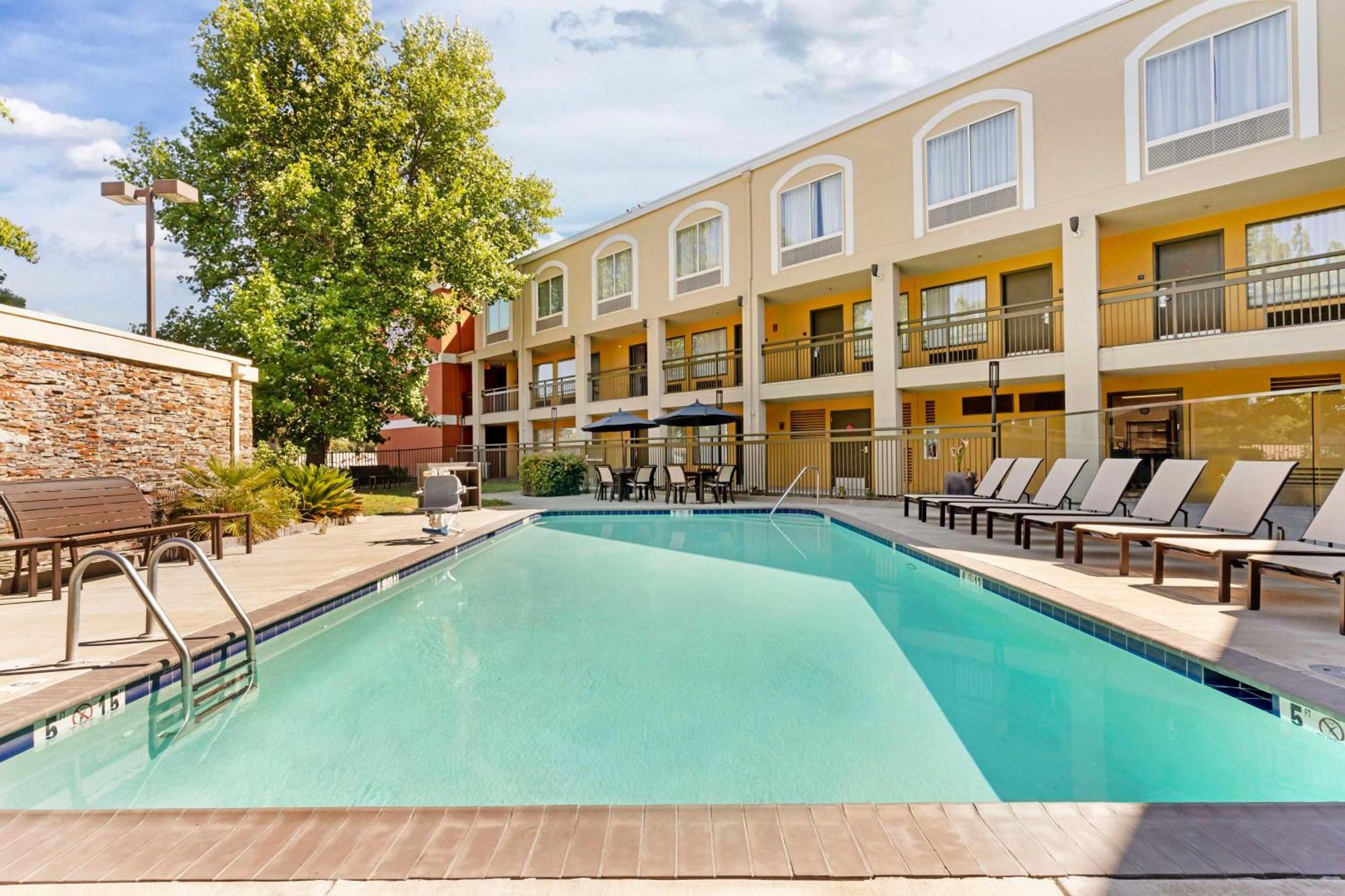 Best Western Plus Rancho Cordova Inn Extérieur photo