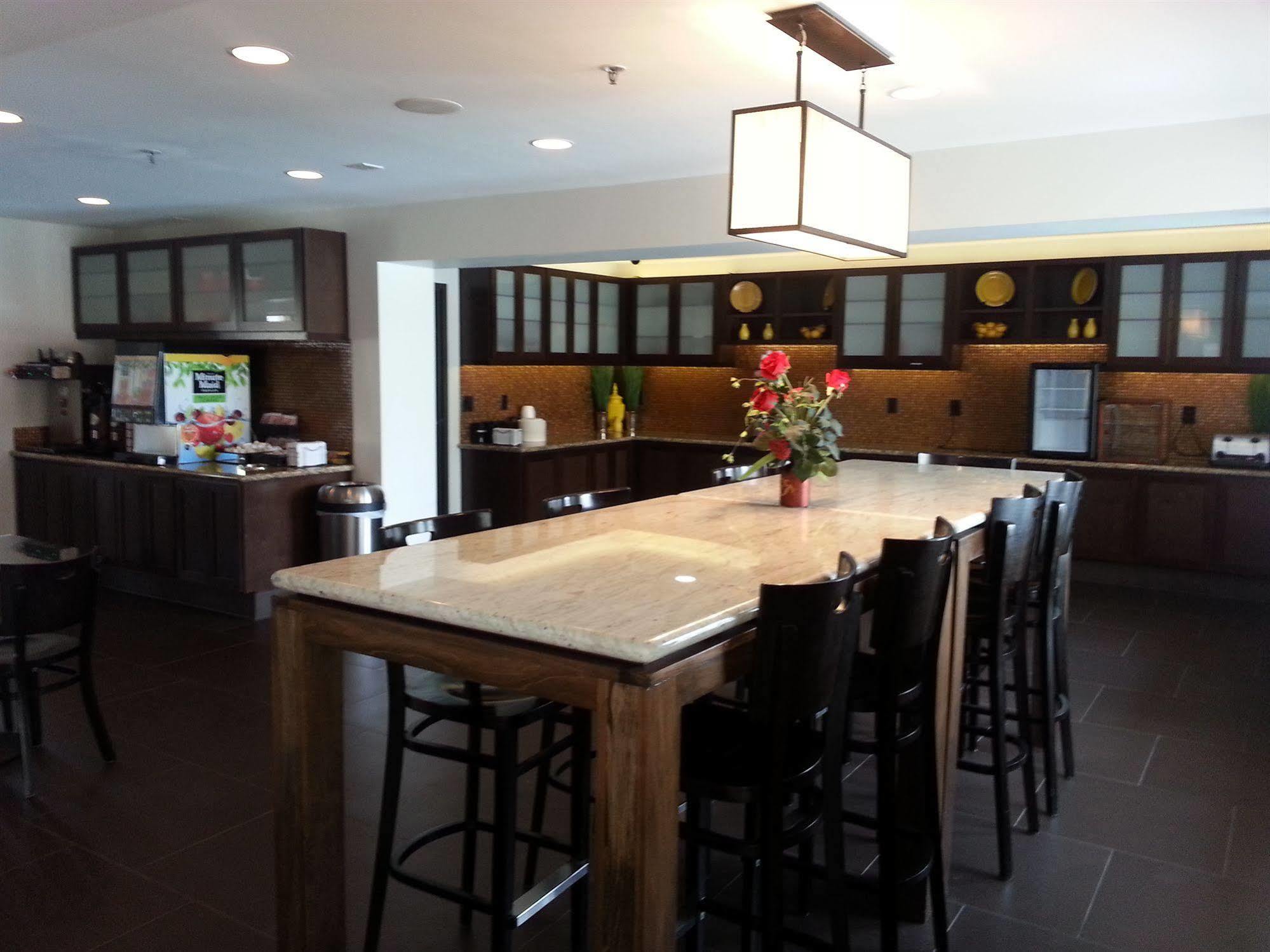 Best Western Plus Rancho Cordova Inn Extérieur photo